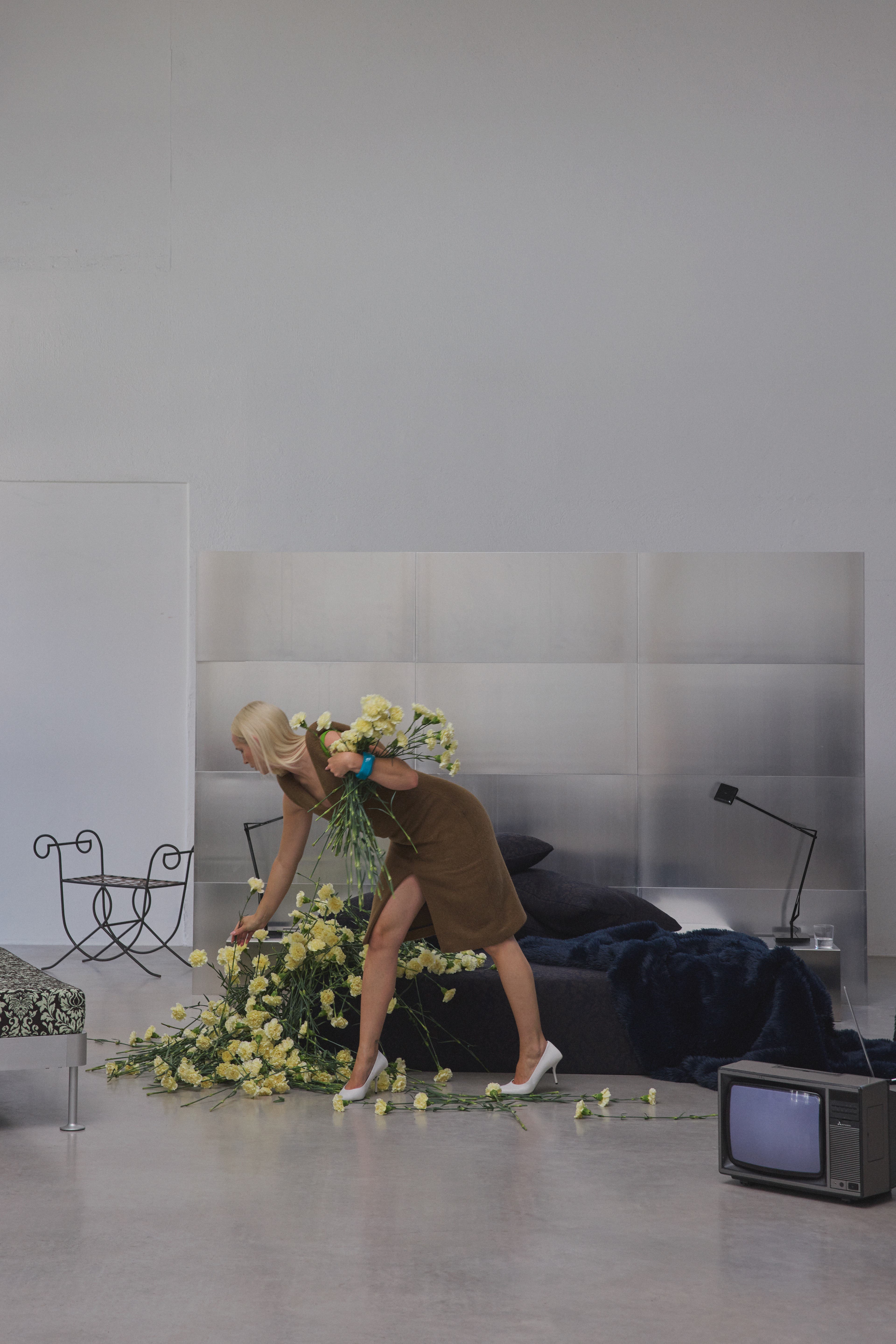 FLOWERS FOR A HOME